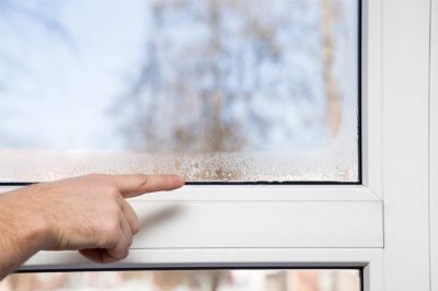 Feuchtigkeit am Fenster